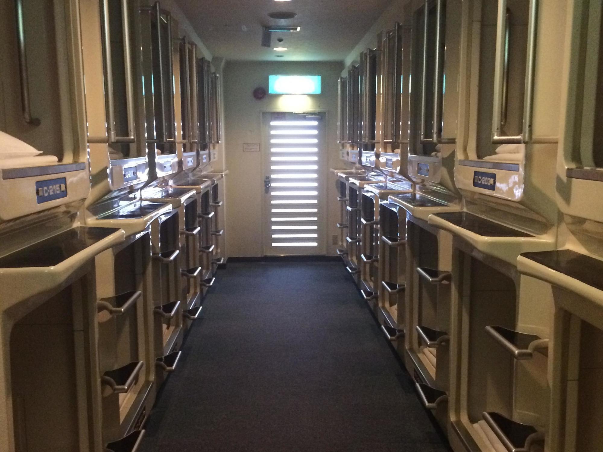 Capsule Hotel Asahi Plaza Shinsaibashi Osaka Exterior foto