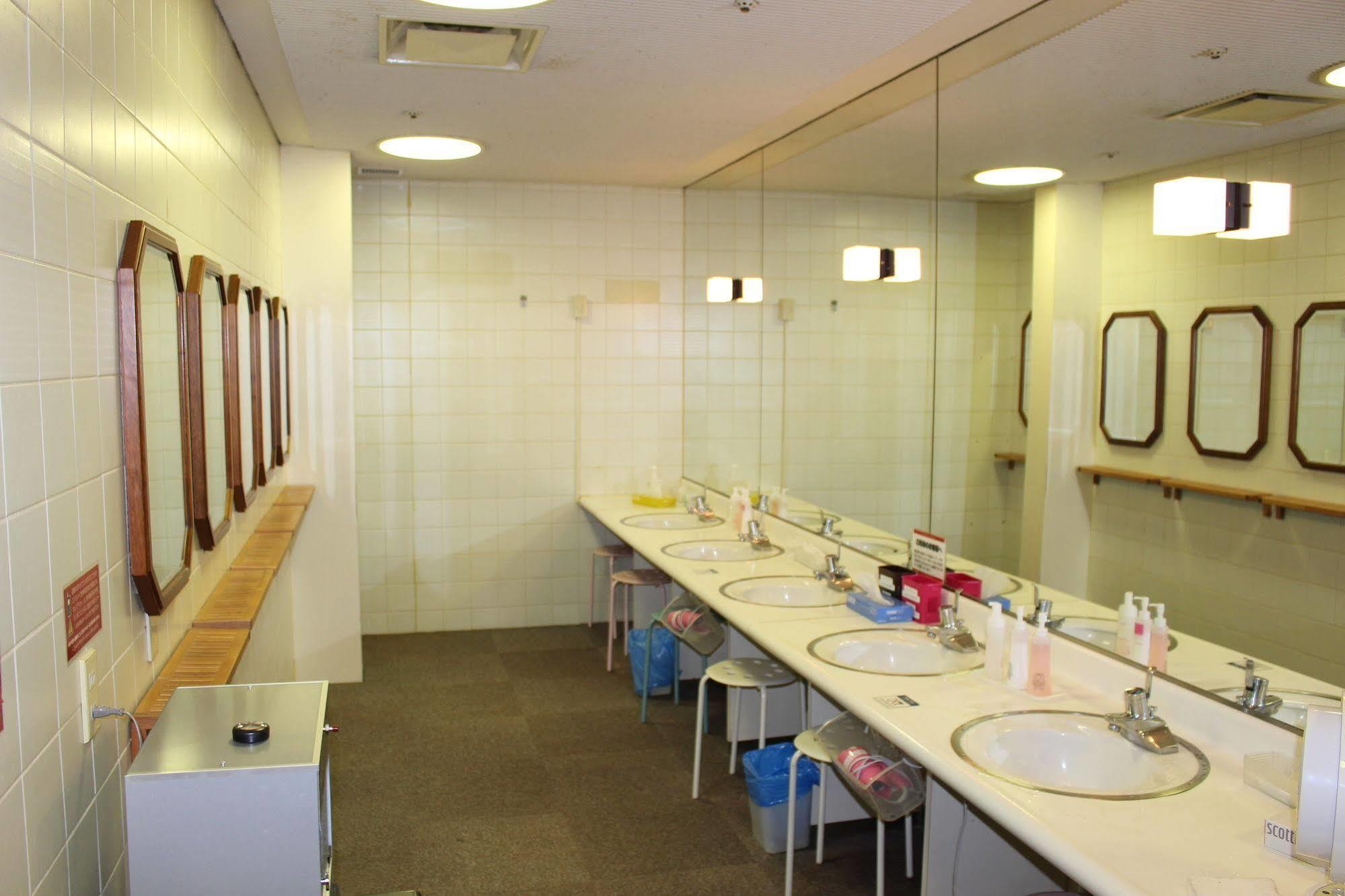 Capsule Hotel Asahi Plaza Shinsaibashi Osaka Exterior foto